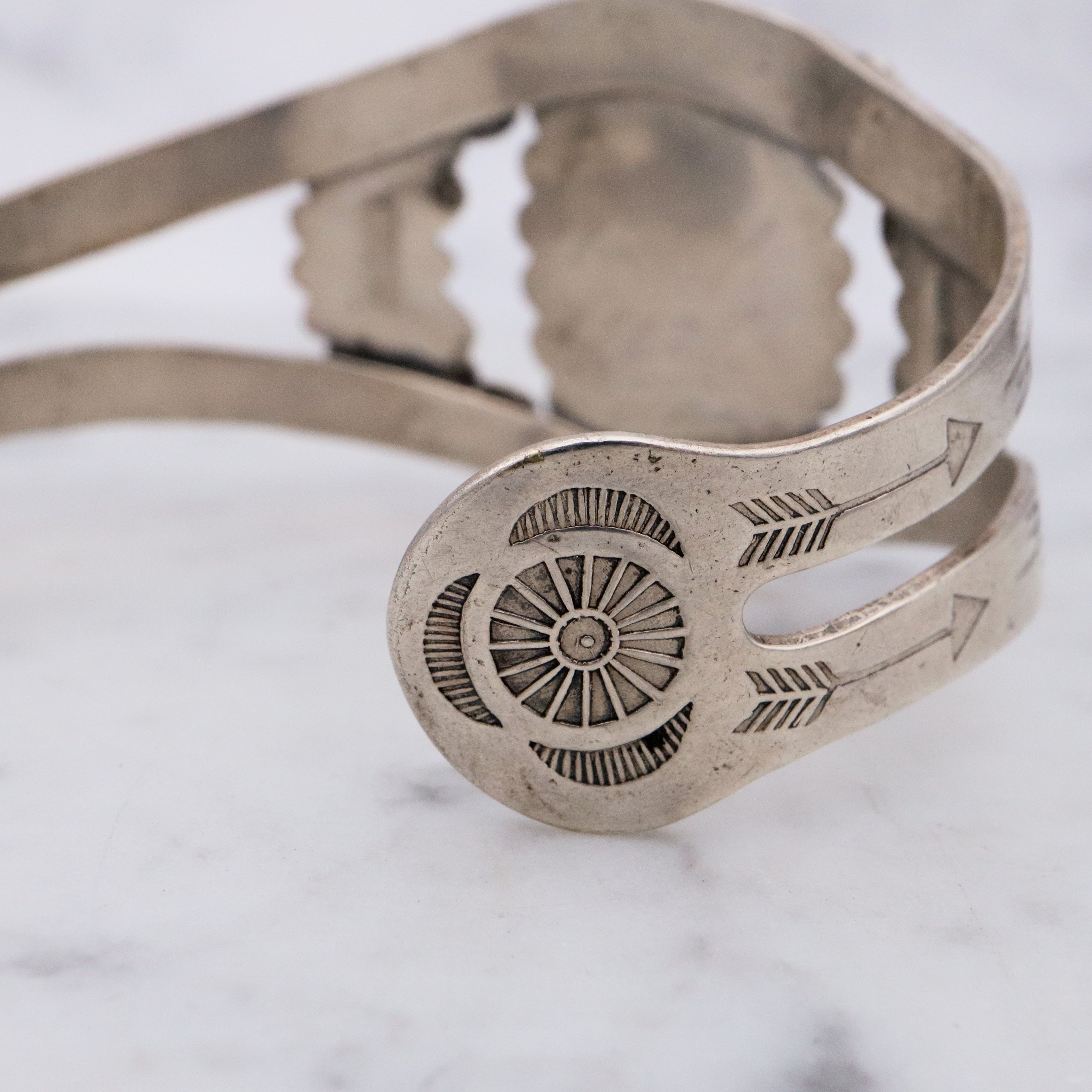 Navajo sterling silver agate cuff bracelet